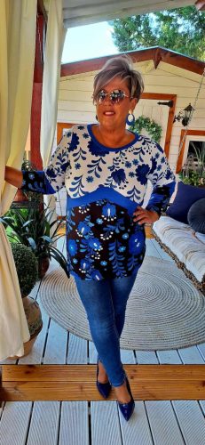Fashion by Nono Ariel felső, kék virágmintás 5XL méretben