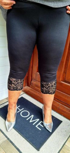 Fashion by Nono csipkés aljú 3/4-es leggings, fekete L méretben