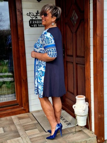 Fashion by Nono Olívia "A" vonalú ruha, kék-mintás XL méretben