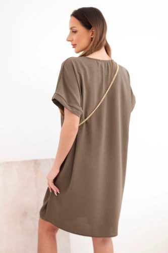 Jázmin ruha láncos táskával, barna