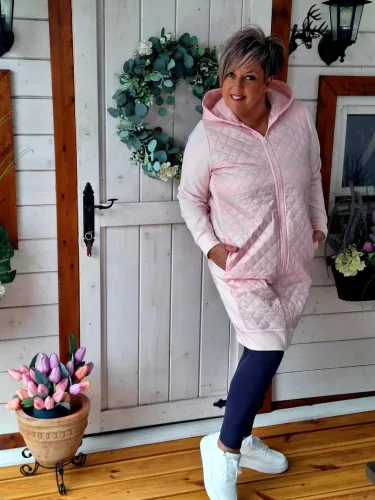 Fashion by Nono Púder Soft kapucnis, vékony steppelt kardigán/kabát, púder 3XL méretben