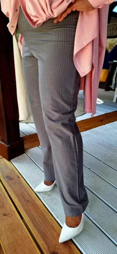 Fashion by Nono Heidi nadrág, szürke-fehér csíkos 2XL méretben