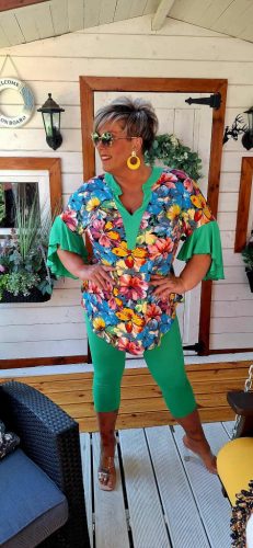 Fashion by Nono Gigi ing, virág mintás-zöld szegéllyel és fodorral L méretben 