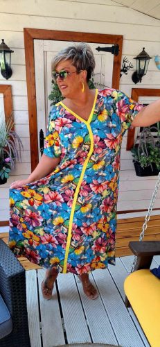 Fashion by Nono Szultána maxiruha, színes mintás 5XL méretben