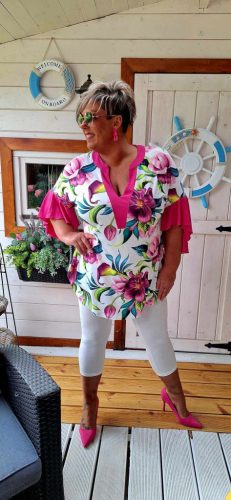 Fashion by Nono Gigi ing, virágmintás fukszia szegéllyel és fodorral XL méretben 